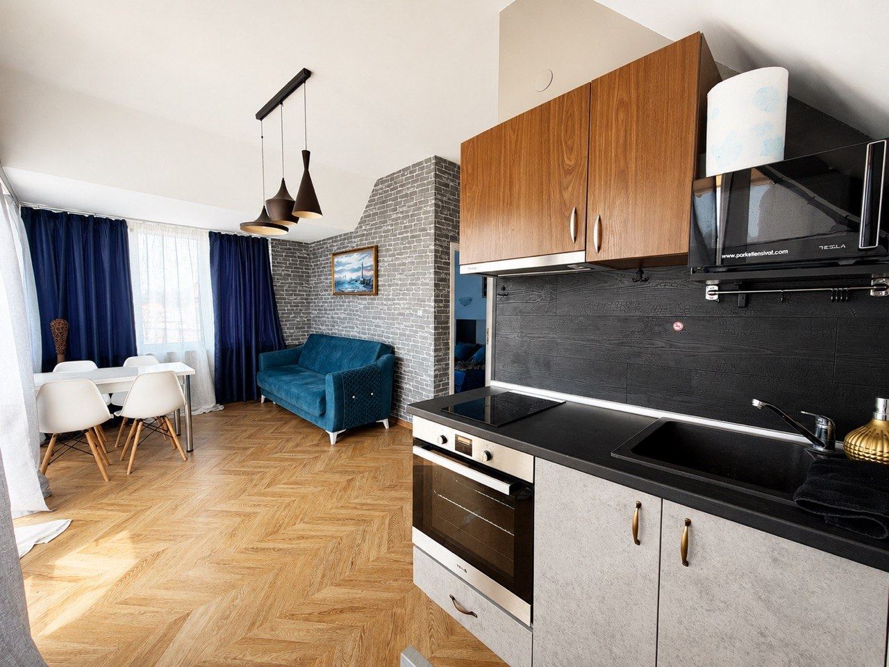 Útulný apartmán s jednou ložnicí a výhledem na moře ve Svatém Vlasu – klid, komfort a skvělá investice