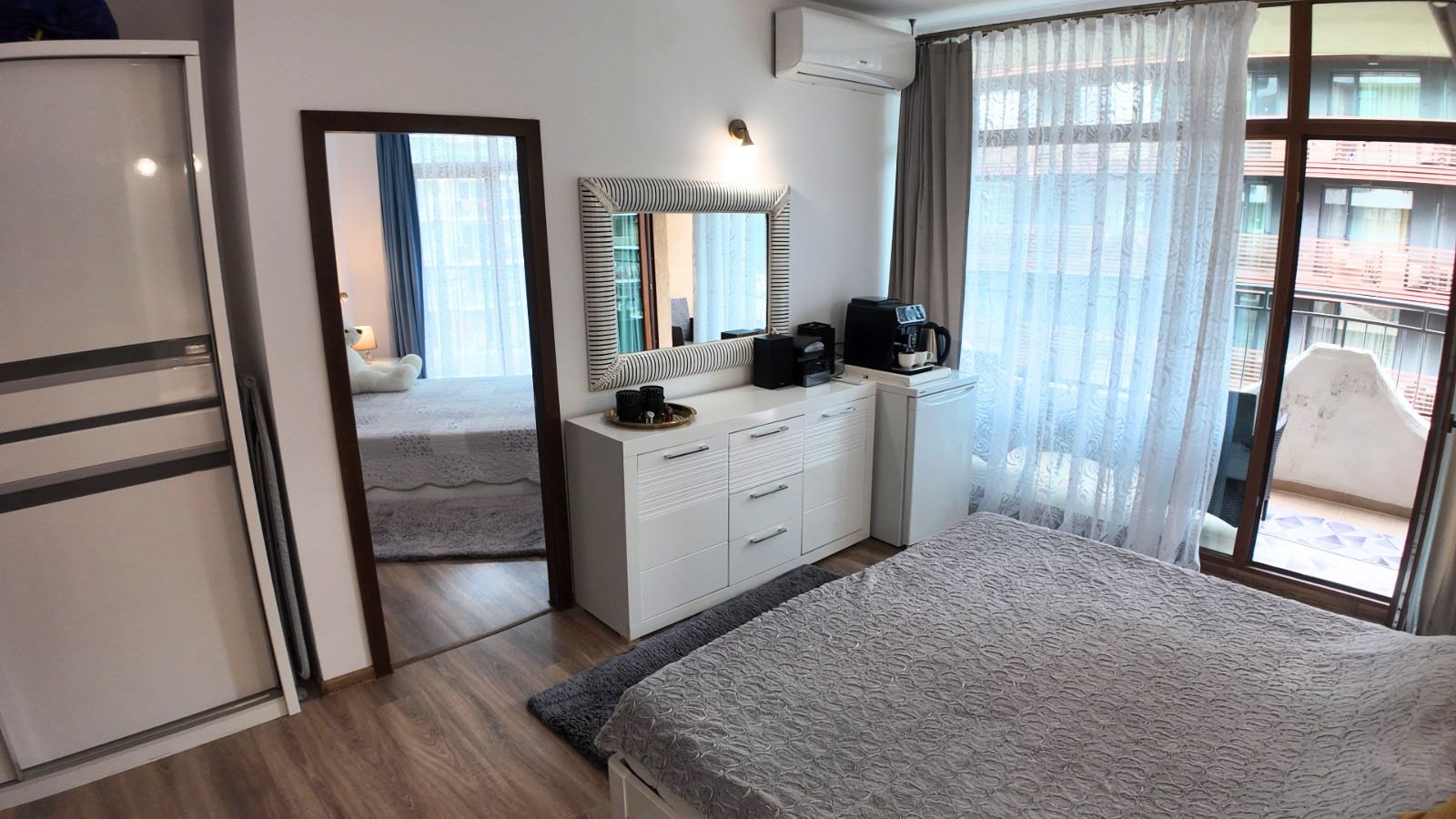 Stylový apartmán s jednou ložnicí v komplexu s bazény a vynikajícím vybavením