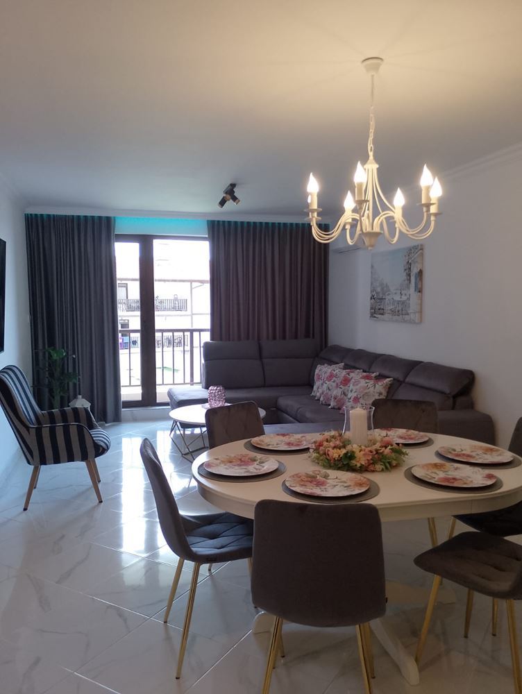 Luxusní třípokojový byt v prestižním komplexu se zelení a bazény ve městě Sveti Vlas