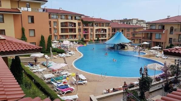 Byt se dvěma ložnicemi 200 m od moře ve Sveti Vlas se dvěma terasami a částečným výhledem na moře