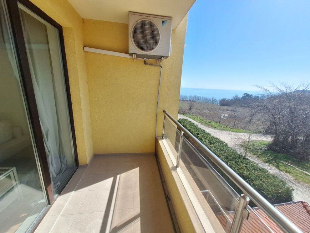 Zařízený apartmán s jednou ložnicí na první linii u moře s výhledem na moře v Byale