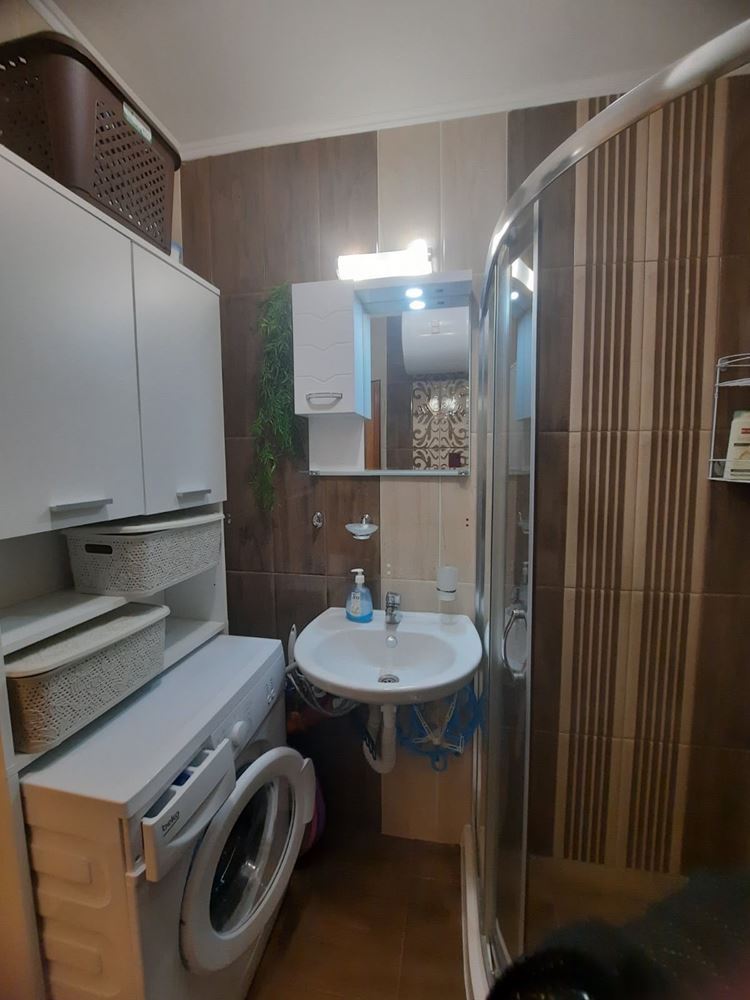 Dvoupokojový apartmán s jednou ložnicí pouhých 300 metrů od moře v Pomorie