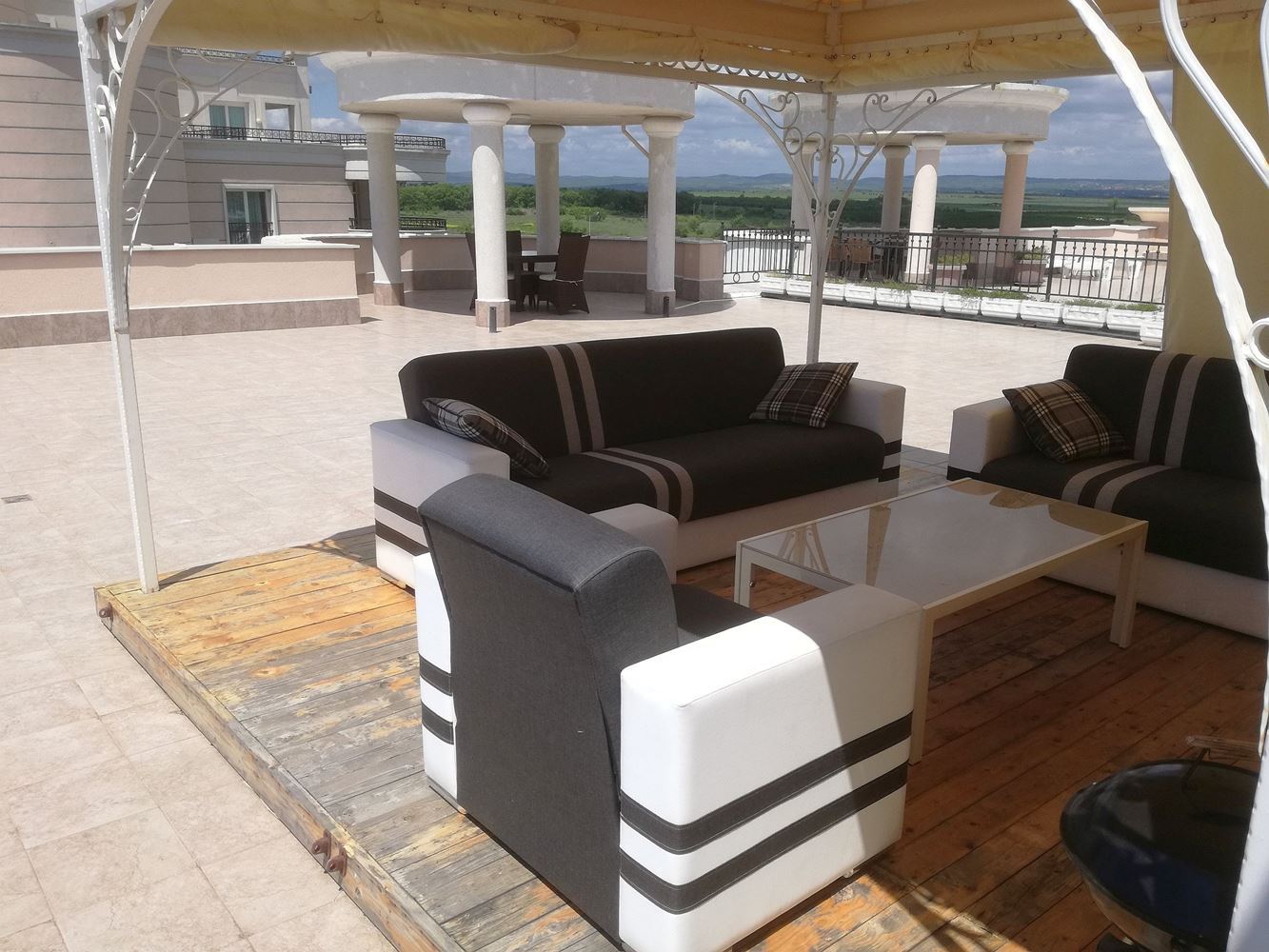 Luxusní mezonet s obrovskou panoramatickou terasou a výhledem na moře v Pomorie