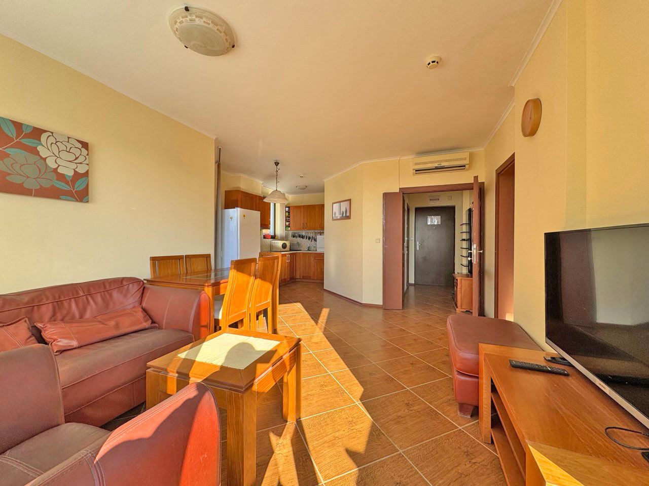 Prostorný apartmán se dvěma ložnicemi s panoramatickým výhledem na moře a hory – komfort, styl a klid uprostřed přírody