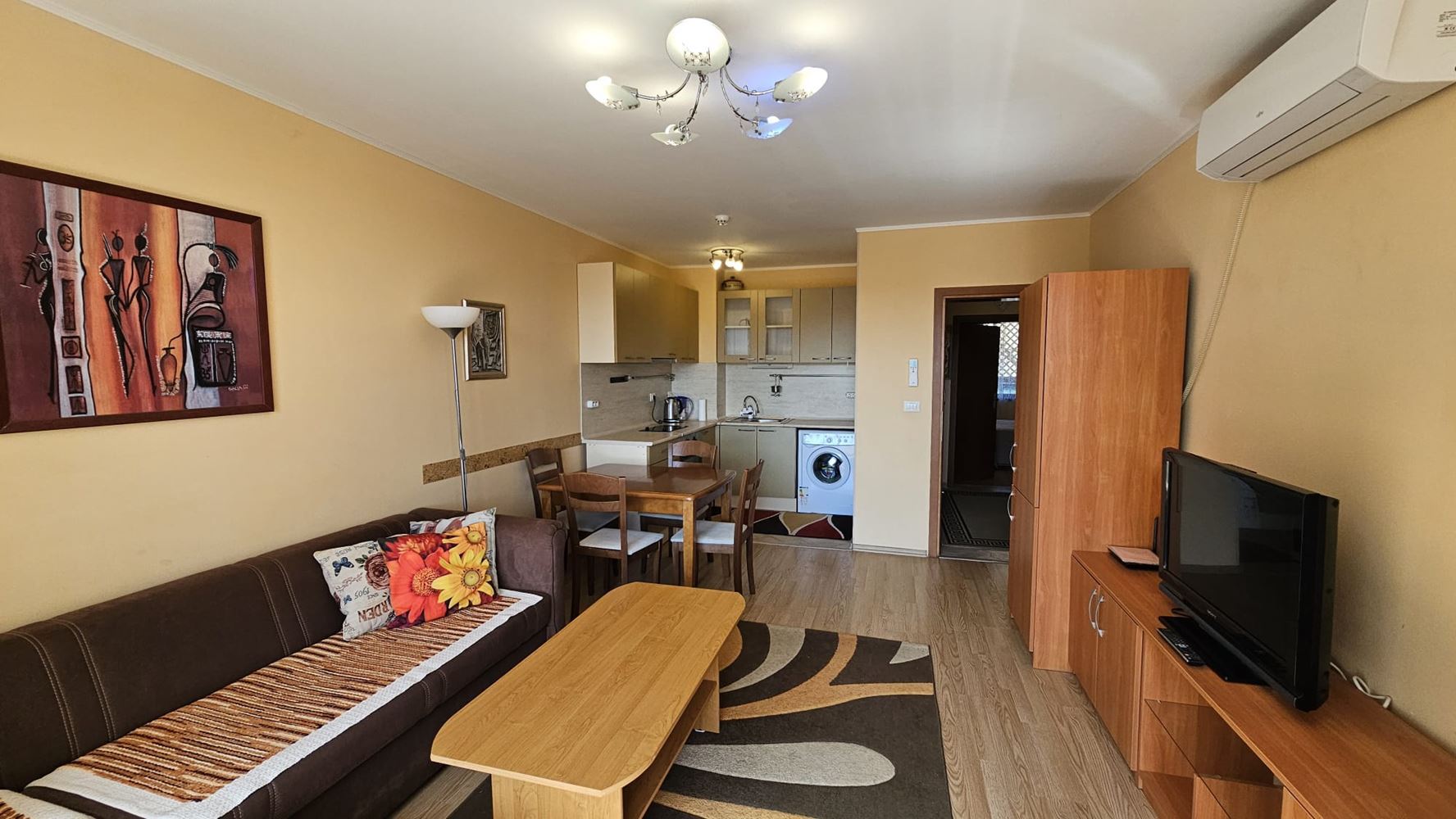 Prostorný apartmán se dvěma ložnicemi na první linii u moře se soukromou pláží ve Sveti Vlas