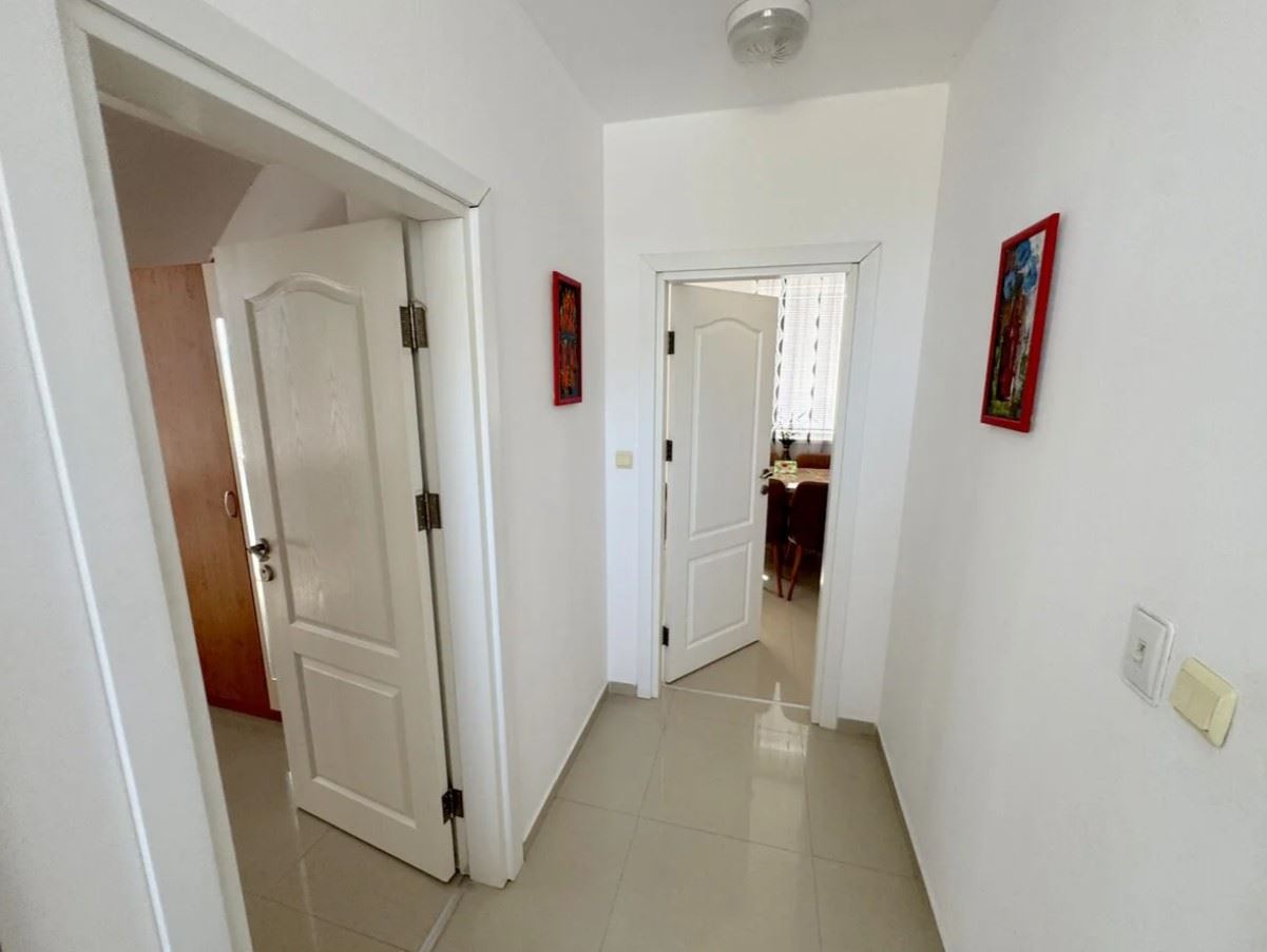 Apartmán s jednou ložnicí v Ravdě – kompletně zařízený, v obytném domě a 500 metrů od moře