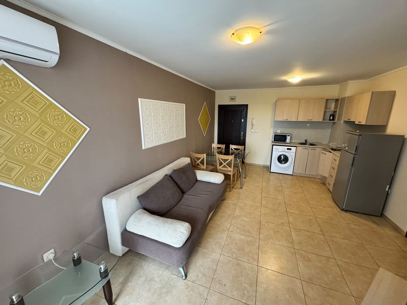 Apartmán s jednou ložnicí a výhledem na bazén v Nesebaru – komfort, moře a vynikající podmínky pro dovolenou a investici