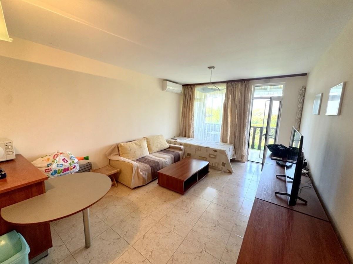 Apartmán s výhledem na moře ve Sveti Vlas – perfektní volba pro dovolenou a investici jen pár kroků od moře