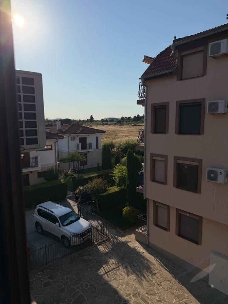 Útulný apartmán s jednou ložnicí v Ravdě v komplexu – připravený k bydlení