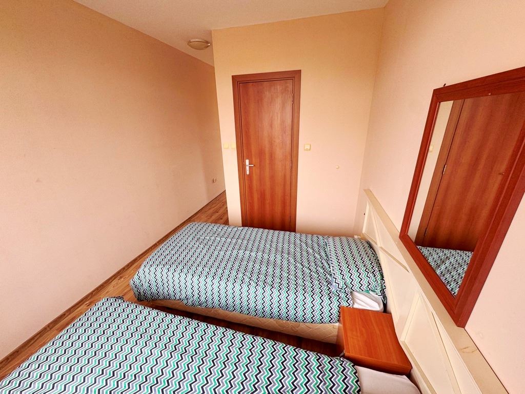 Dvoupokojový apartmán s výhledem na bazén v prestižním komplexu ve Slunečném pobřeží