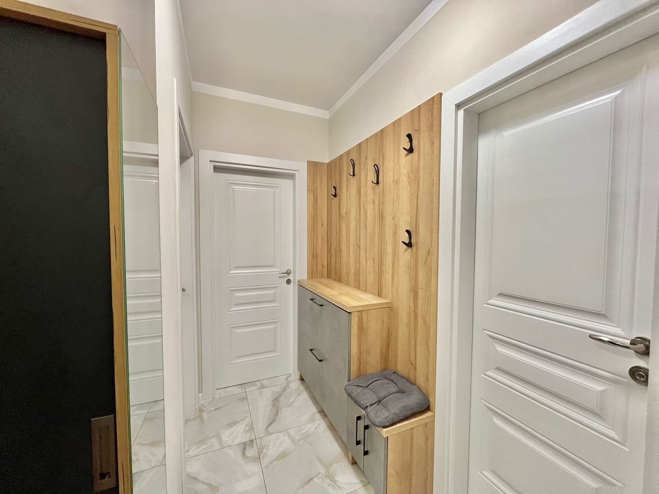 Luxusní apartmán se dvěma ložnicemi na dvou úrovních v srdci Ravdy – novostavba s bazénem a prémiovým komfortem