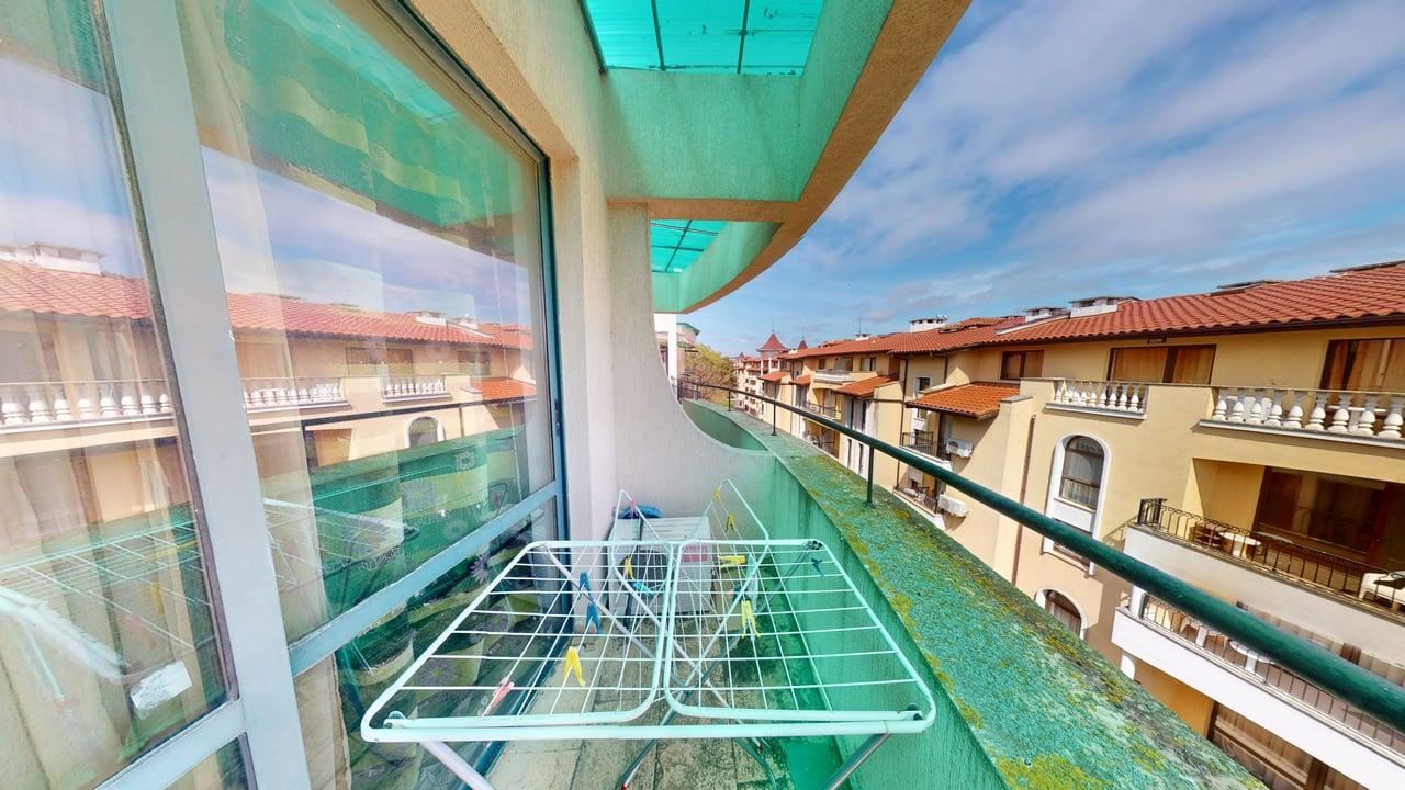 Světlý dvoupokojový apartmán na Slunečném pobřeží – komfort, bezpečí a výborná infrastruktura