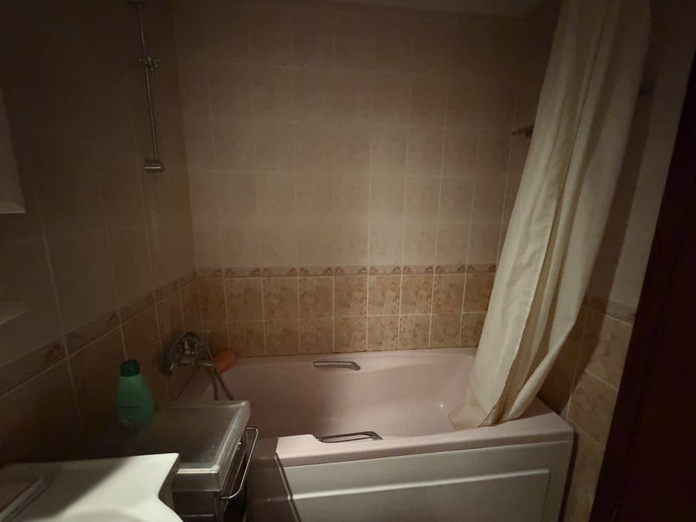 Byt s jednou ložnicí v moderním komplexu s vybavením v Ravdě