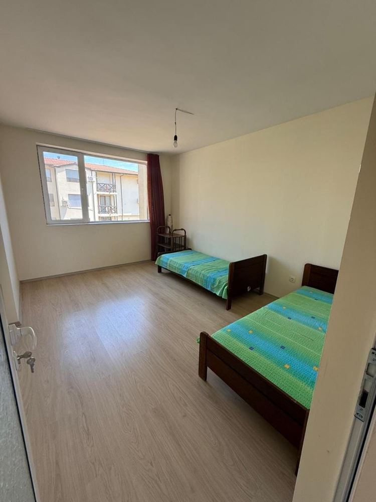 Prostorný apartmán se dvěma ložnicemi a výhledem na moře, 500 m od pláže v Černomorci