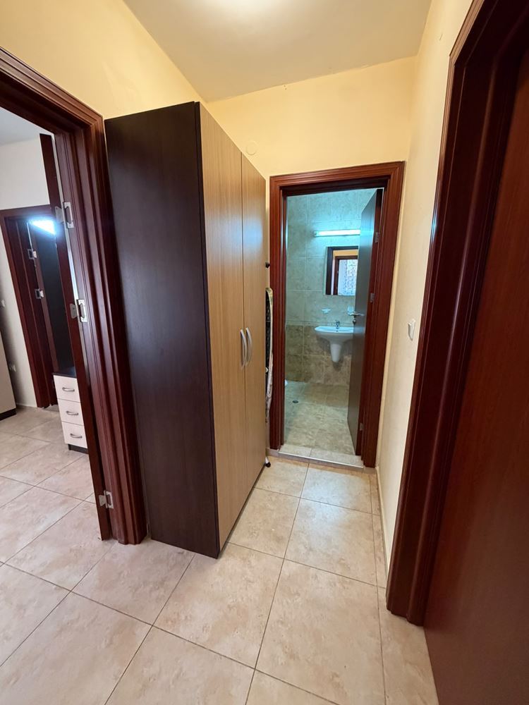 Apartmán se dvěma ložnicemi připravený k bydlení v pěkném komplexu v Nesebaru