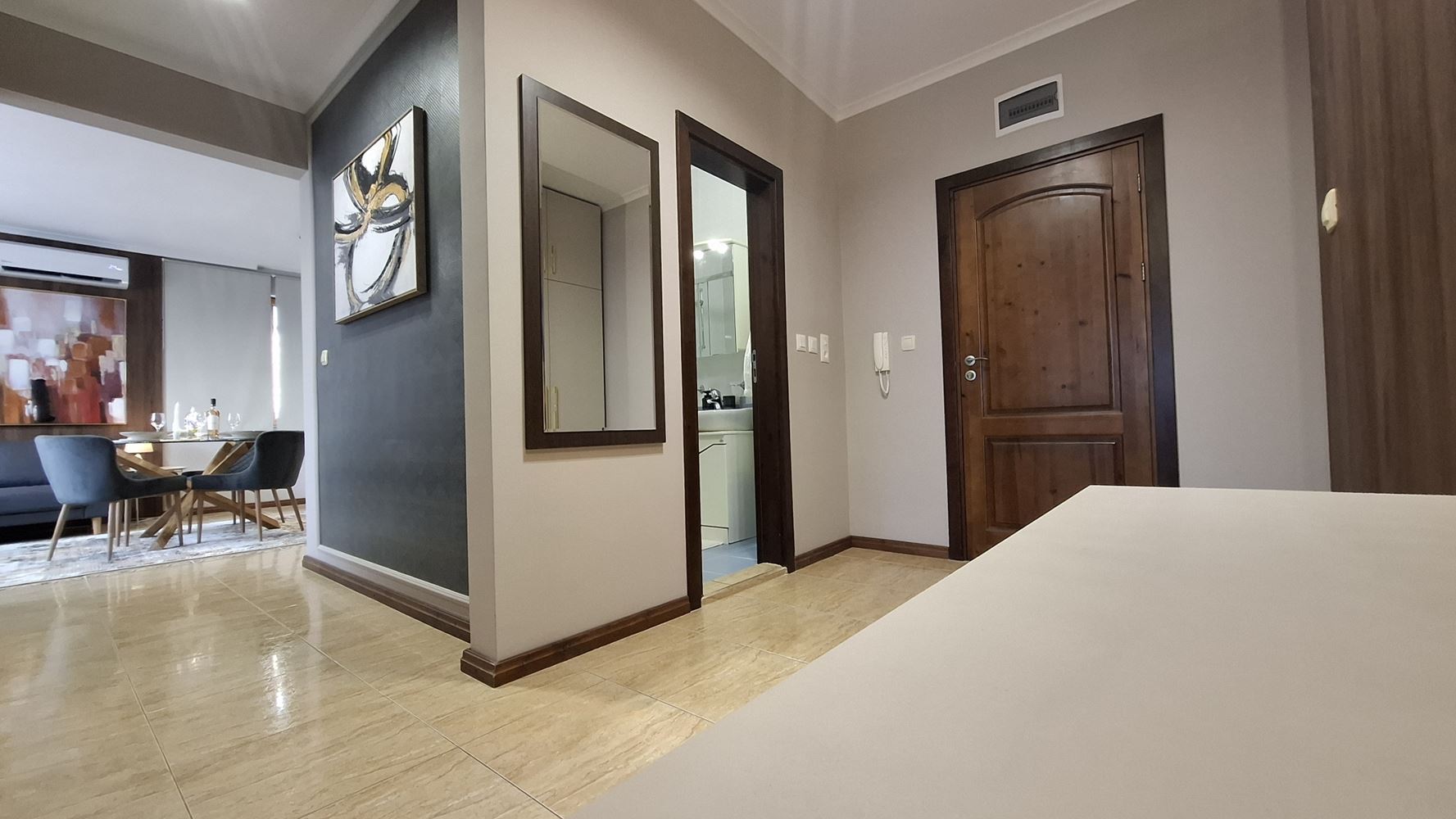 Luxusní apartmán se dvěma ložnicemi v první linii u moře ve Svatém Vlasu – jedinečná mořská atmosféra a prestižní komfort
