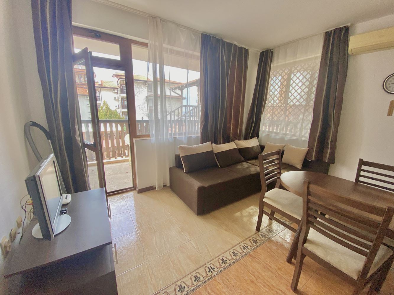 Luxusní apartmán v první linii u moře ve Sveti Vlas – dvě ložnice, výhled na moře a plná infrastruktura