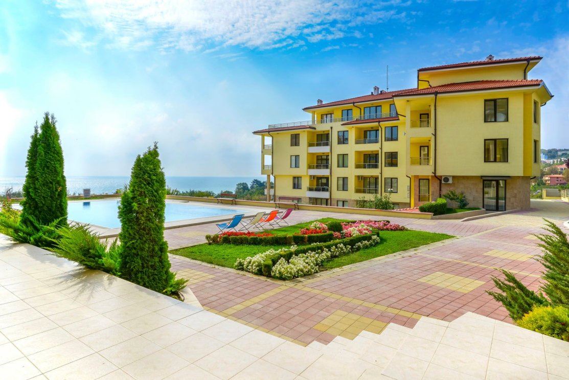 Zařízený apartmán s jednou ložnicí na první linii u moře s výhledem na moře v Byale