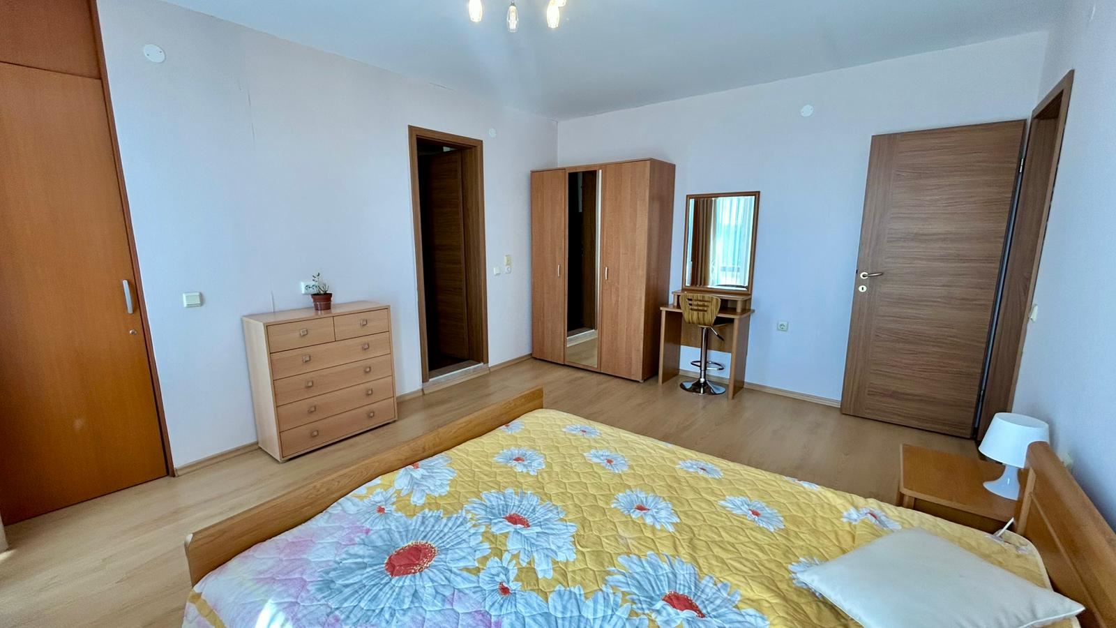 Sveti Vlas – apartmán se třemi ložnicemi s přímým panoramatickým výhledem na moře v komplexu na první linii