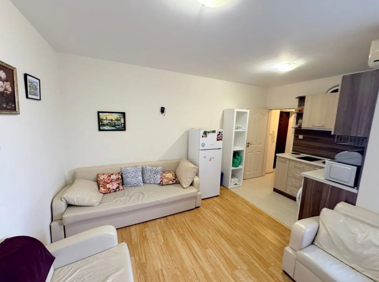 Mořský komfort a útulnost ve stylovém apartmánu s jednou ložnicí v Ravdě