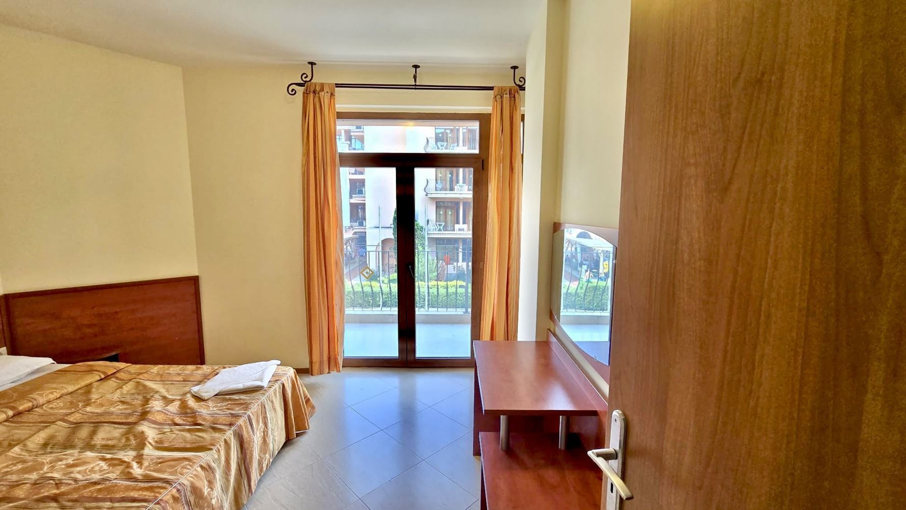 Apartmán s jednou ložnicí v blízkosti Cacao Beach s výhledem na bazén – připravené dokumenty a vynikající investiční potenciál