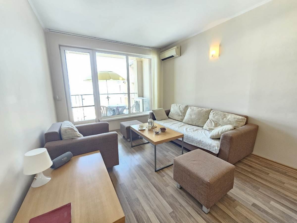 Luxusní apartmán se třemi ložnicemi na první linii u moře v Obzoru – panoramatický výhled na moře a hory