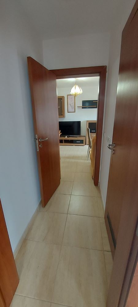 Prostorný apartmán s výhledem na moře ve Sveti Vlas – komfort, zeleň a prestižní lokalita
