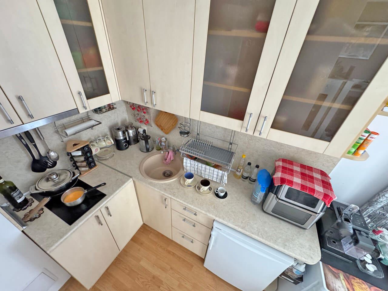 Luxusní apartmán s jednou ložnicí s výhledem na bazén v prestižním komplexu na Slunečném pobřeží