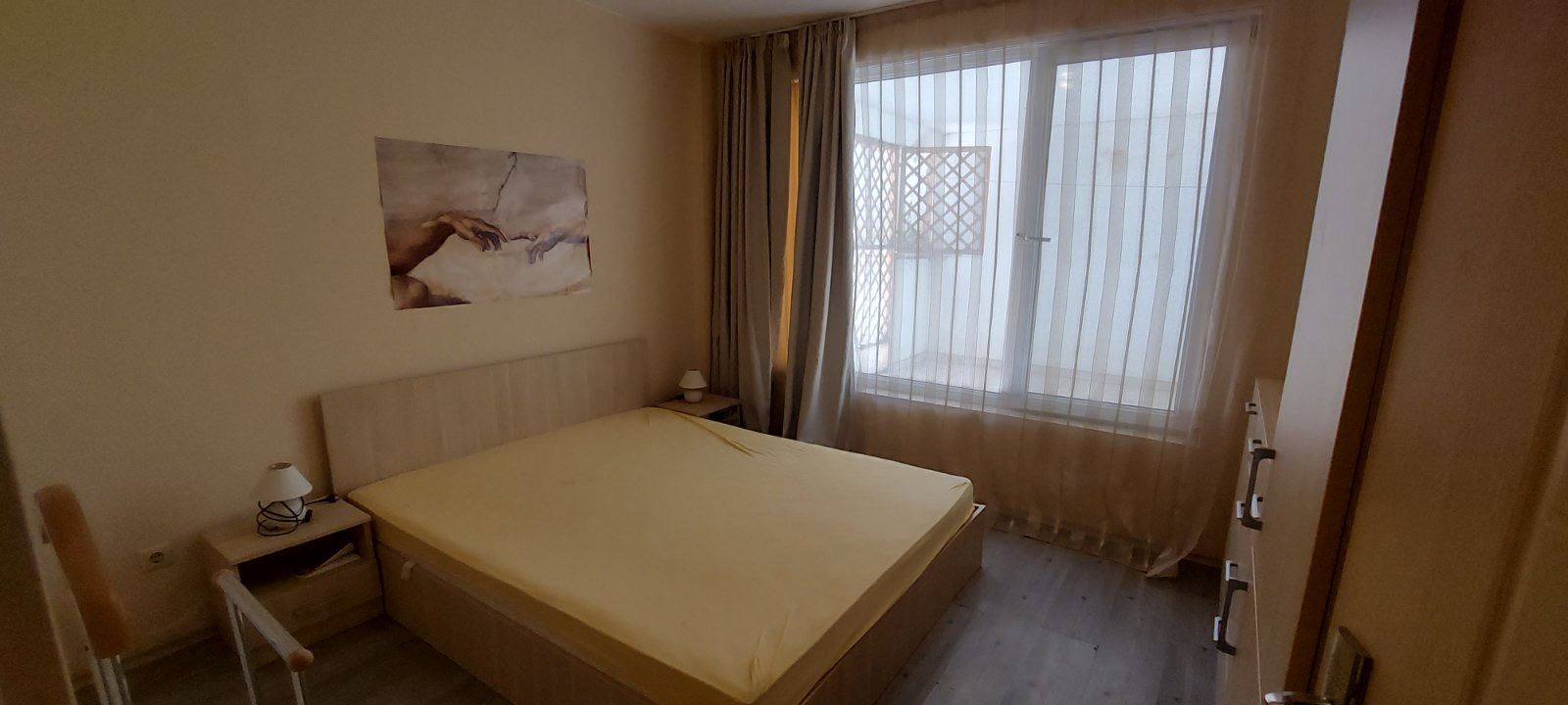 Útulný apartmán u moře s prostornou terasou a nízkým poplatkem za údržbu mezi Slunečným pobřežím a Sveti Vlas