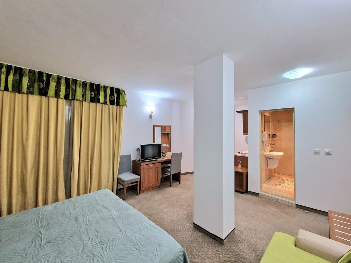 Panoramatické studio v nejvyšším patře na Slunečném pobřeží – klid, prostor a pocit svobody