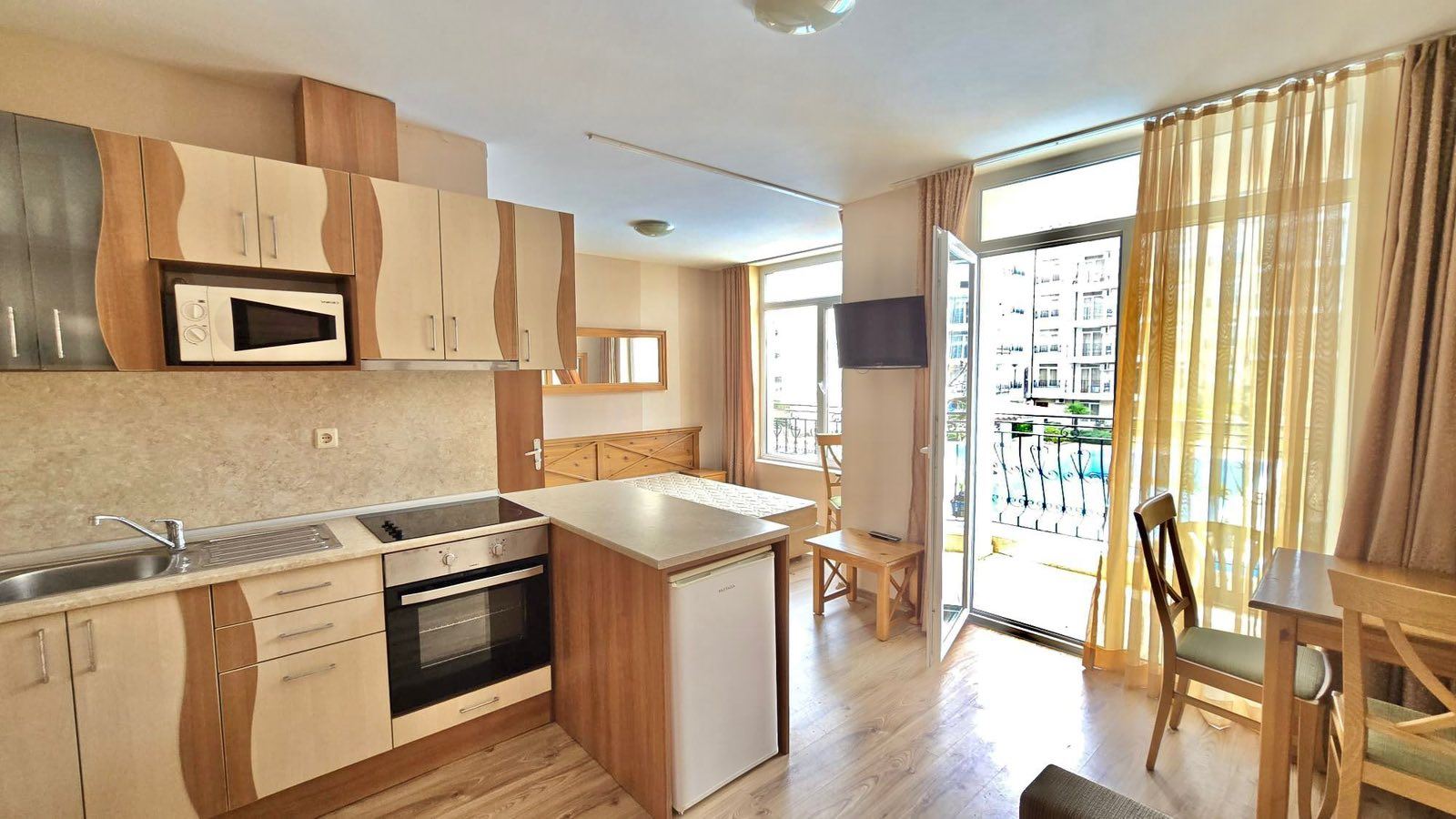 Útulnost, styl a komfort u moře – apartmán se dvěma ložnicemi v srdci Slunečného pobřeží