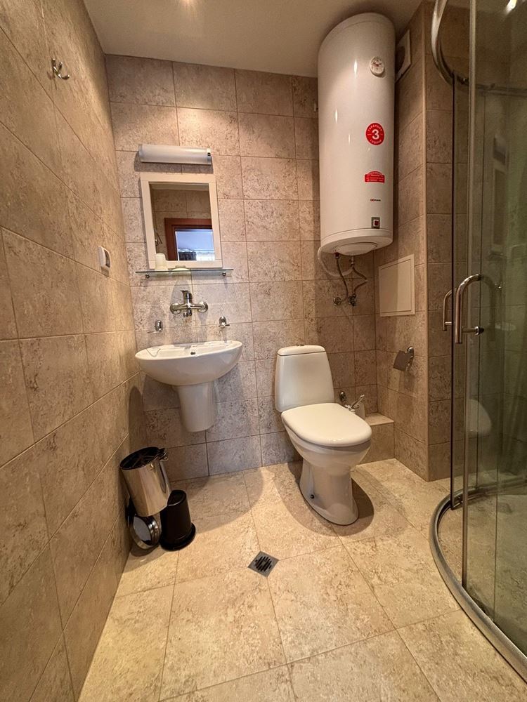 Prostorný byt s jednou ložnicí s výhledem na bazén v Sunny Beach – možnost druhé ložnice