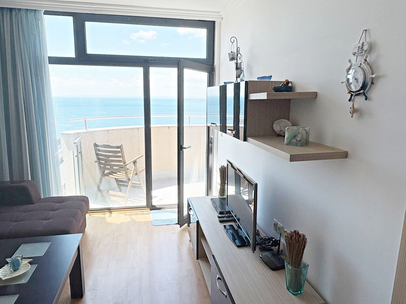 Luxusní apartmán s jednou ložnicí s panoramatickým výhledem na moře v první linii ve Sveti Vlas