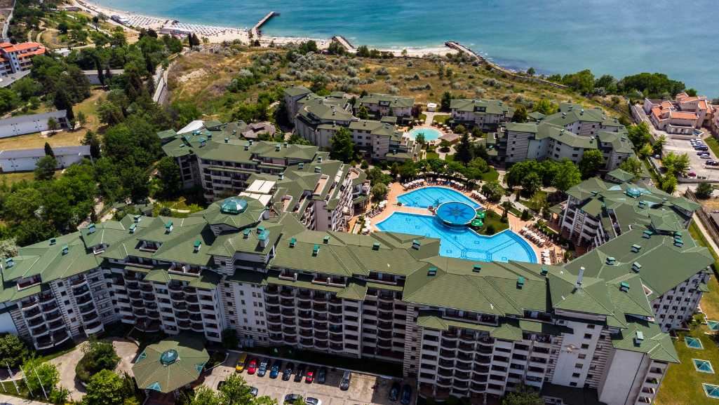 Vysoký standard a pestré vybavení – Skvělé dvoupokojové apartmá v luxusním komplexu přímo u moře v Ravda