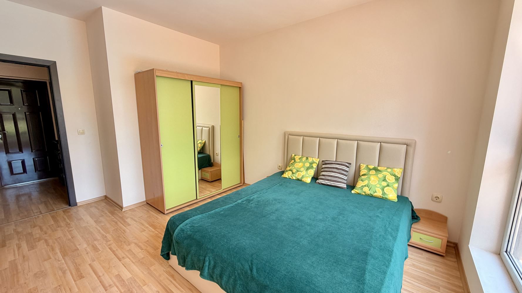 Slunečné pobřeží: apartmán s jednou ložnicí 300 metrů od pláže – komfort, kvalita a skvělá investice