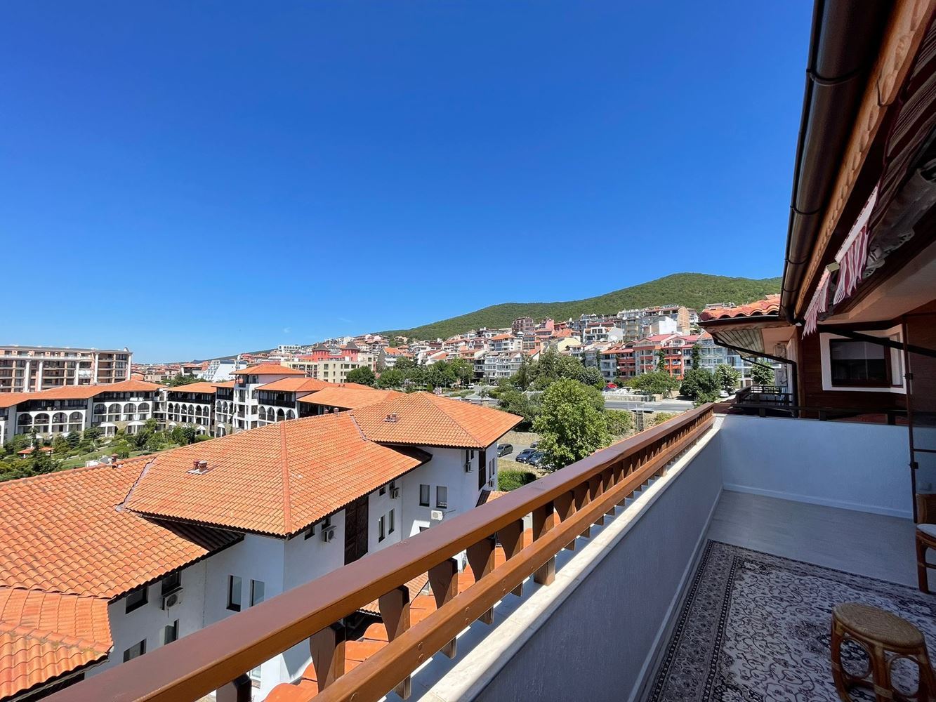 Panoramatický apartmán se třemi ložnicemi jen pár kroků od moře a jachtařského přístavu ve Sveti Vlas
