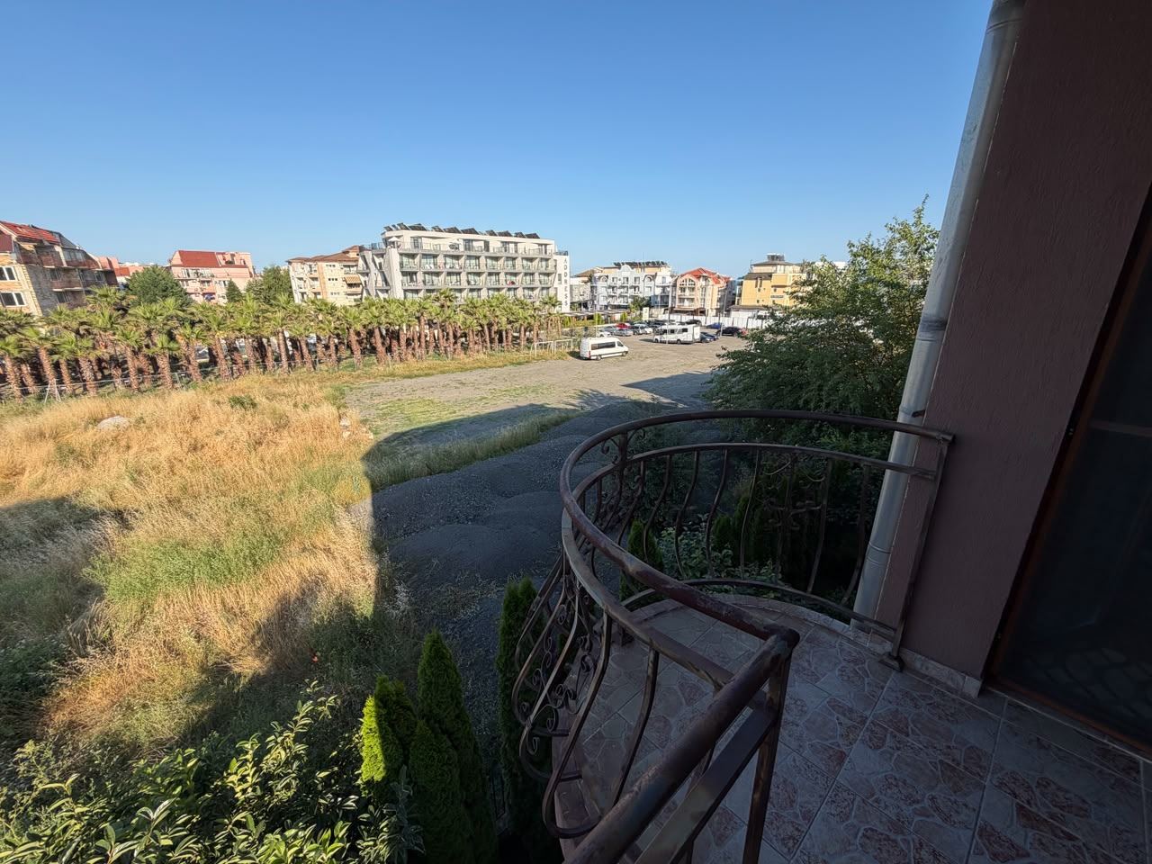 Útulný apartmán s jednou ložnicí v Ravdě v komplexu – připravený k bydlení