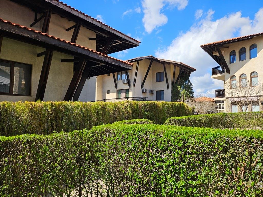 Luxus na první linii – stylový byt s verandou, soukromou zahradou a výhledem na moře ve Sveti Vlas