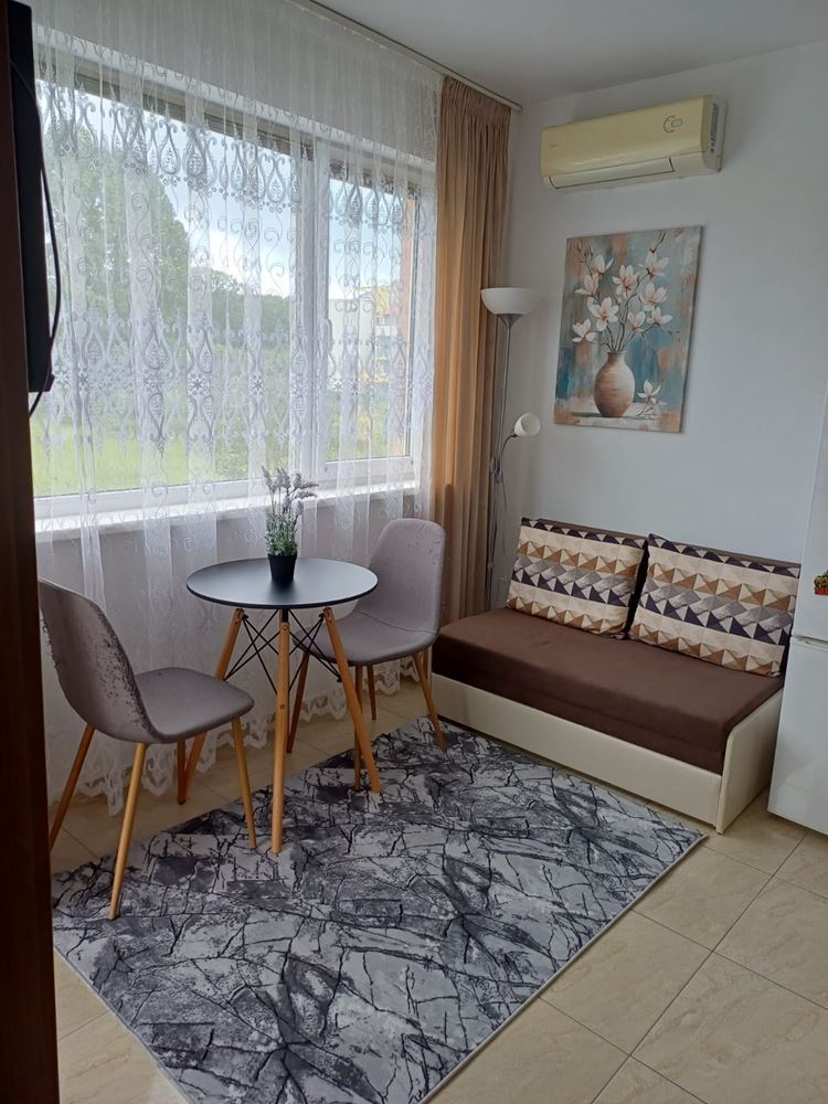 Dvoupokojový apartmán 500 metrů od pláže v Slunečním pobřeží – připraven k nastěhování