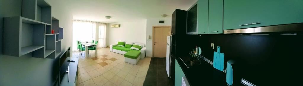 Prostorný apartmán se dvěma ložnicemi a panoramatickým výhledem na moře ve Svatém Vlasu – komfort, klid a výborná lokalita