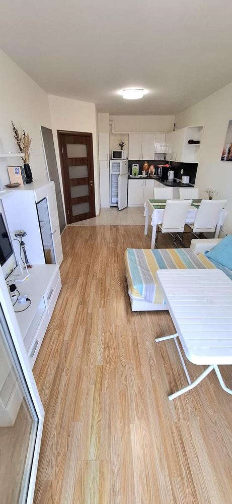 Dvoupokojový apartmán v komplexu v Pomorie – 300 m od pláže, skvělá investice