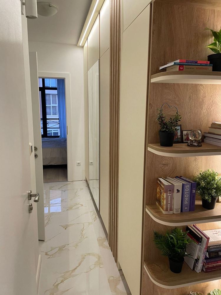 Prostorný pětipokojový apartmán s výhledem na moře v Pomorie – komfort, styl a funkčnost pro velkou rodinu