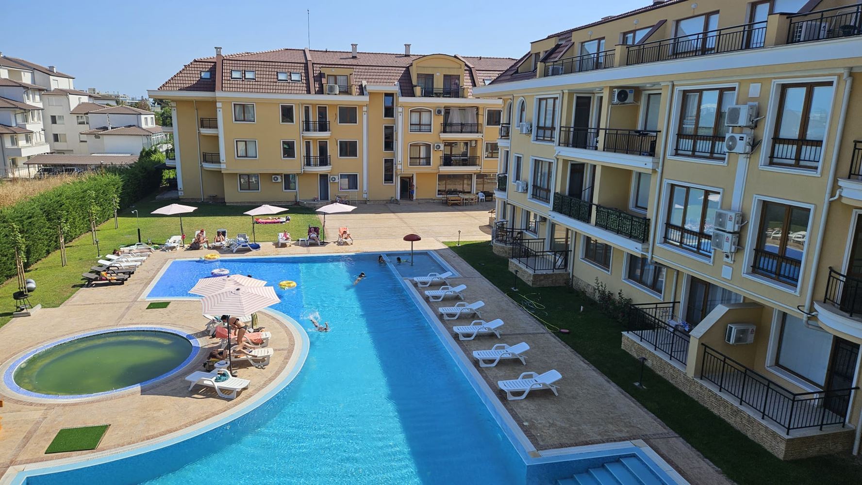 Dvoupokojový apartmán s Akt 16 v Ravdě, čtvrté patro – moderní budova, výborná lokalita a investiční potenciál