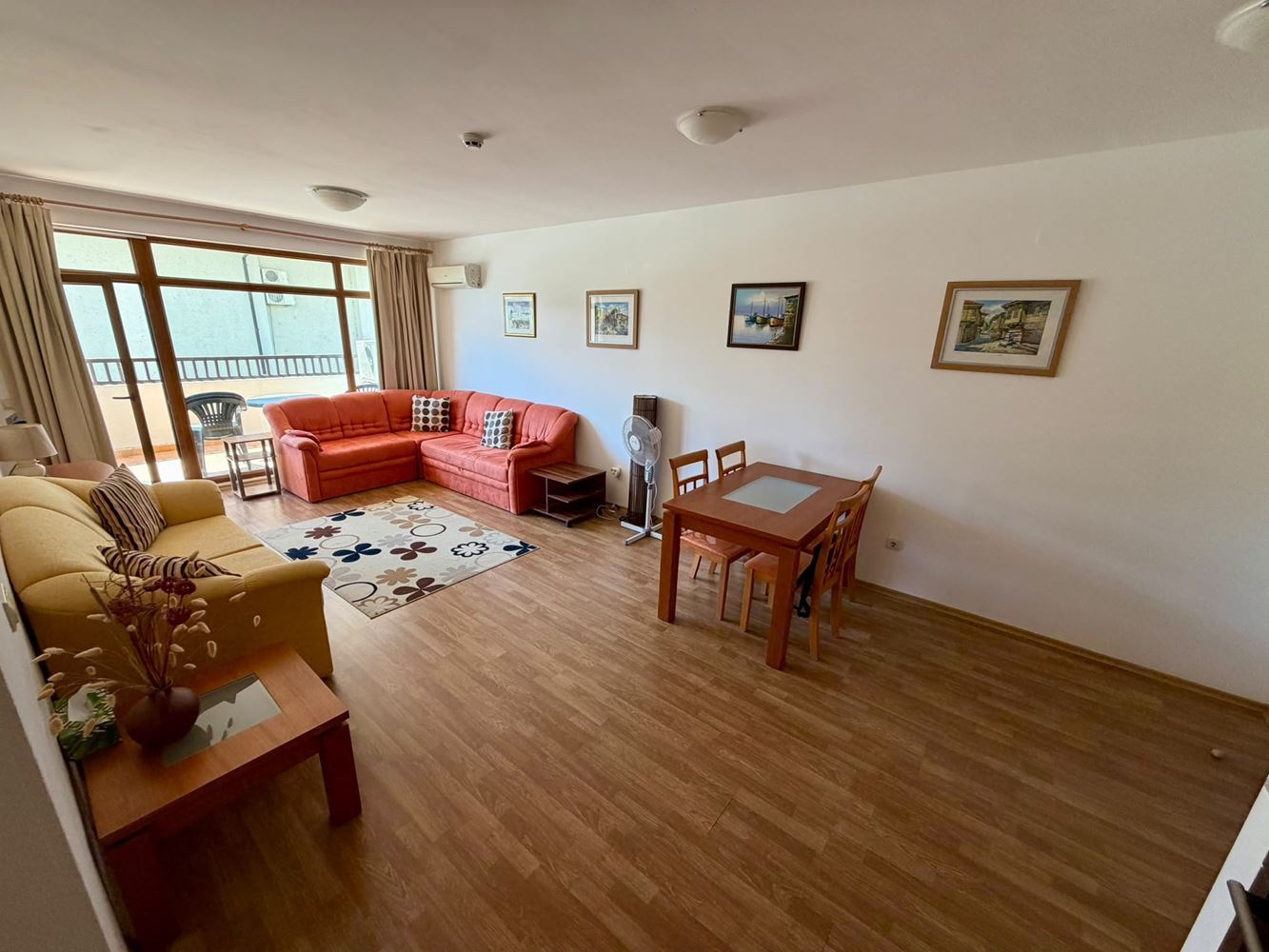 Prostorný apartmán s jednou ložnicí a výhledem na bazén v Aheloy