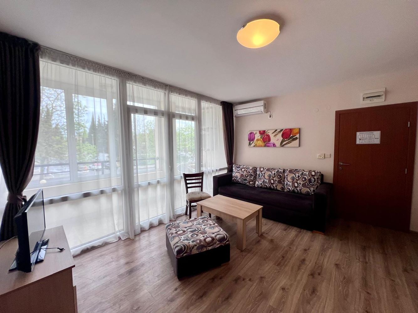 Dvoupokojový apartmán 300 metrů od moře na Slunečném pobřeží – skvělá investice s vysokým potenciálem