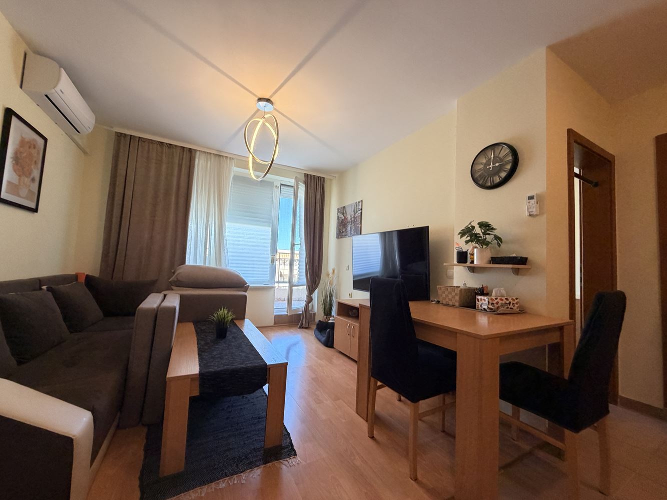 Útulný apartmán s jednou ložnicí v Slunečném pobřeží – krásný výhled na bazén a vynikající komplex pro odpočinek a investici