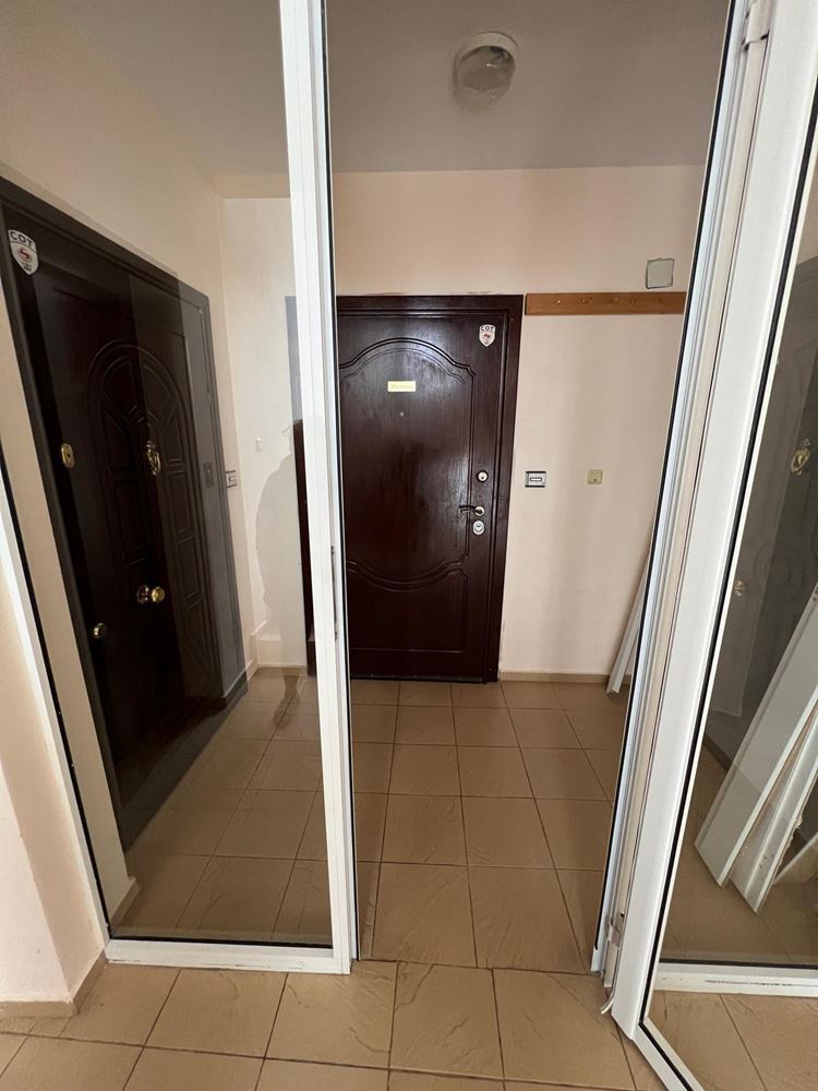 Jedinečný dvoupokojový apartmán v samém centru Pomorie – pouhých 100 metrů od pláže!