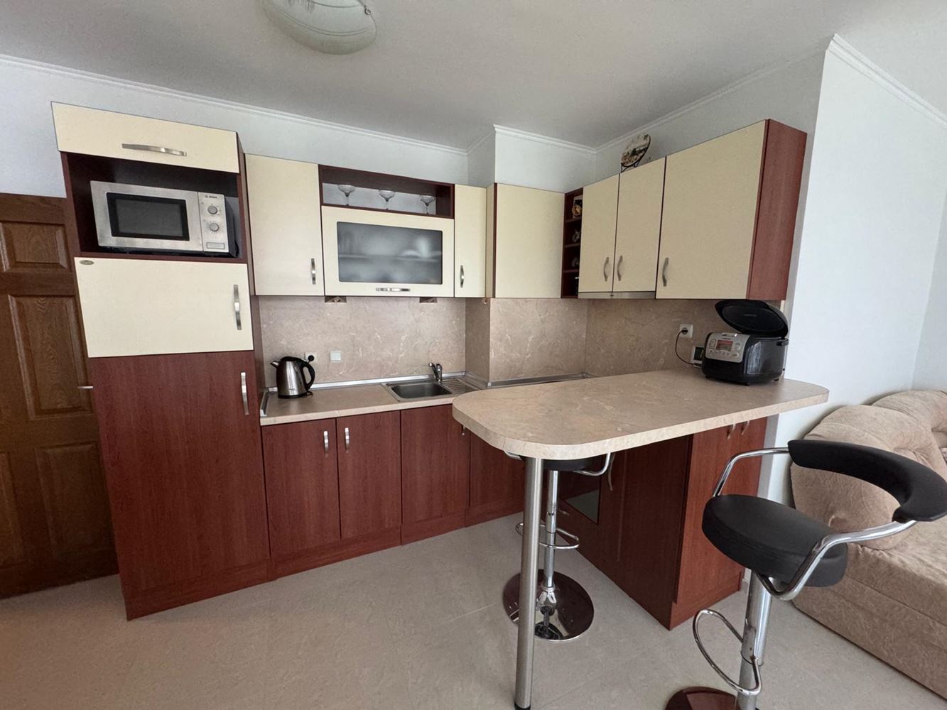 Krásný dvoupokojový apartmán v Pomorie – pouhých 100 metrů od moře, útulný a komfortní, ve výborném stavu