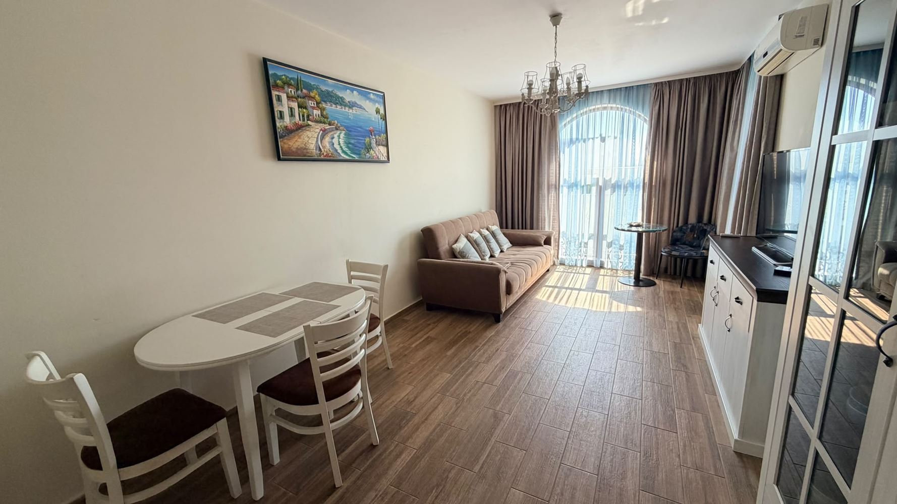 Dvouložnicový apartmán s panoramatickým výhledem, jen krok od moře v Ravdě