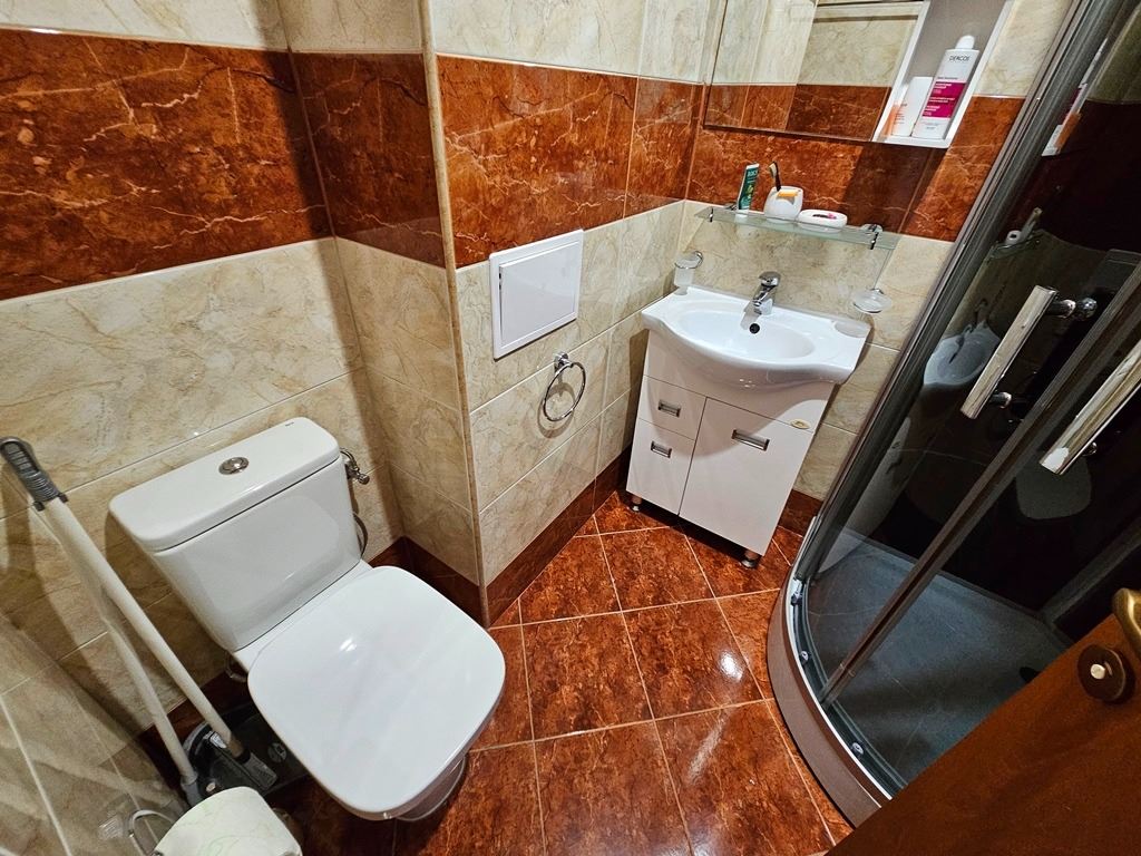 Luxusní panoramatický apartmán na první linii u moře se dvěma ložnicemi a obrovskou terasou